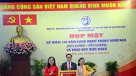 Họp mặt Kỷ niệm 108 năm Cách mạng Tháng Mười Nga và trao Huy hiệu Đảng