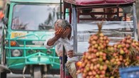 Nắng ​nóng khiến đường phố và chợ búa ở miền Bắc Ấn Độ vắng tanh 