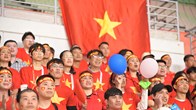 Cộng đồng người Việt tại Kansai phủ kín cờ đỏ sao vàng cổ vũ ĐT nữ Việt Nam