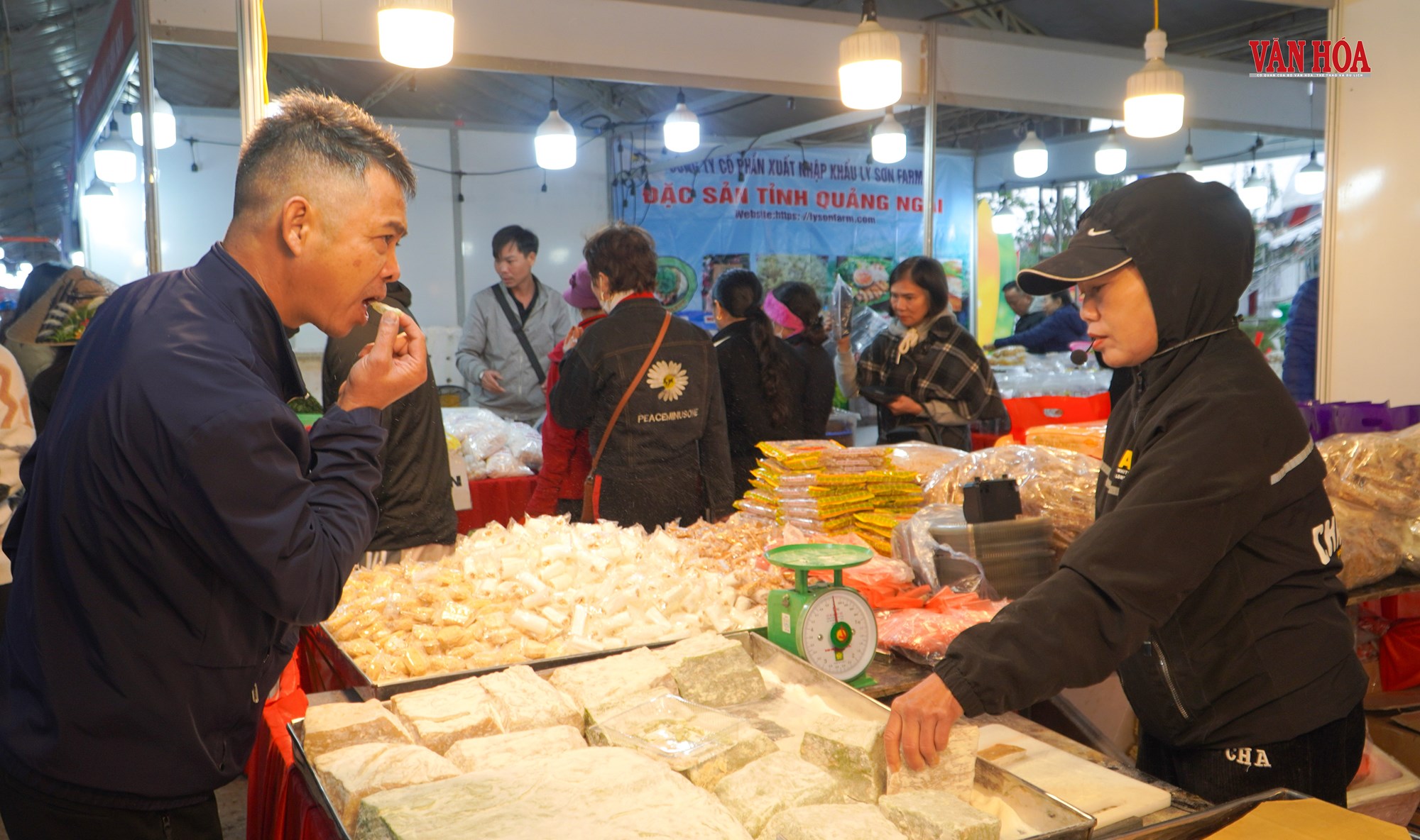 Đặc sản bốn phương hút khách tại Hội chợ Bắc Trung Bộ - ảnh 8