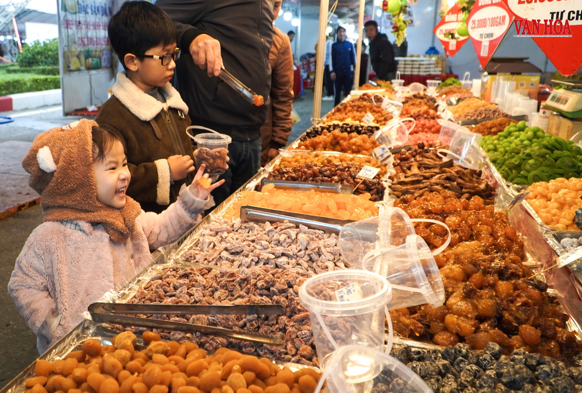 Đặc sản bốn phương hút khách tại Hội chợ Bắc Trung Bộ - ảnh 7