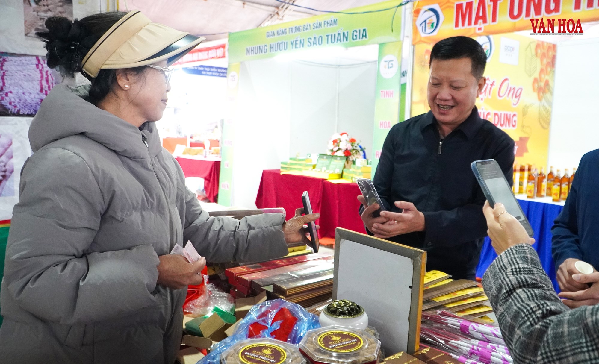 Đặc sản bốn phương hút khách tại Hội chợ Bắc Trung Bộ - ảnh 11