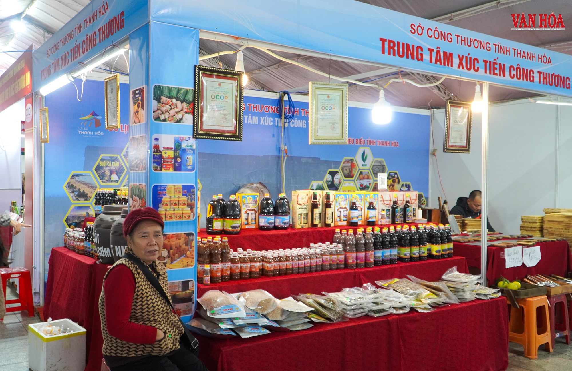 Đặc sản bốn phương hút khách tại Hội chợ Bắc Trung Bộ - ảnh 15