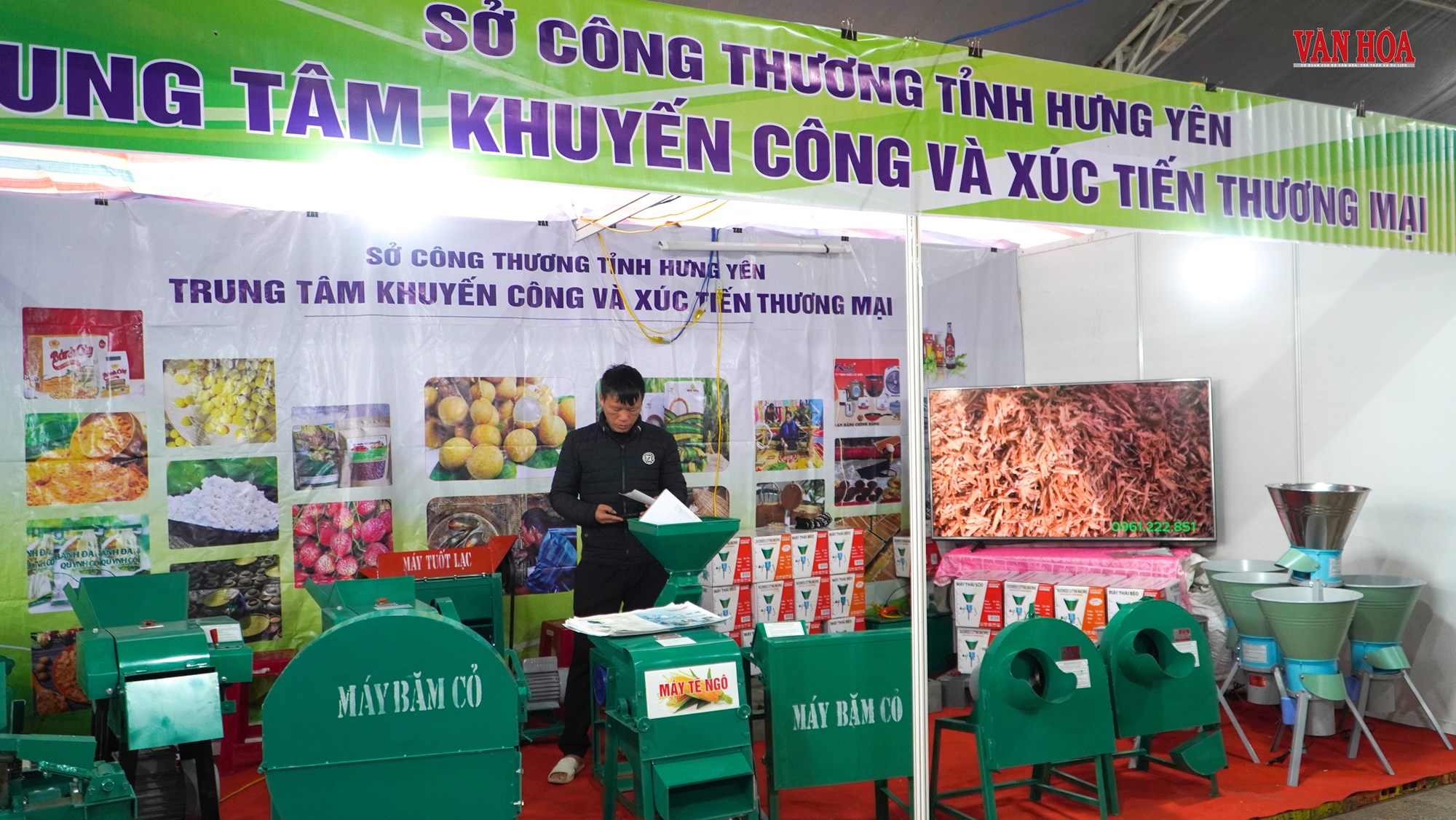 Đặc sản bốn phương hút khách tại Hội chợ Bắc Trung Bộ - ảnh 12