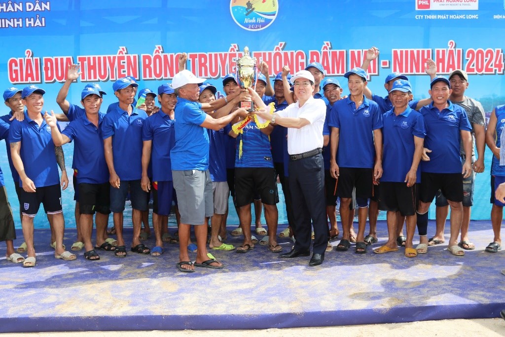 Hơn 200 VĐV tham gia Giải đua Thuyền rồng truyền thống Đầm Nại 2024 - ảnh 4