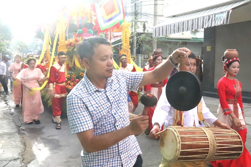 Trống chiêng vang rộn trên hành trình Lễ rước nước tại Lễ hội Tháp Bà Pô Nagar 2026