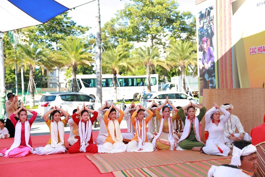 (Emagazine) Đặc sắc văn hóa Chăm qua trích đoạn nghi lễ Rija Harei  - ảnh 12