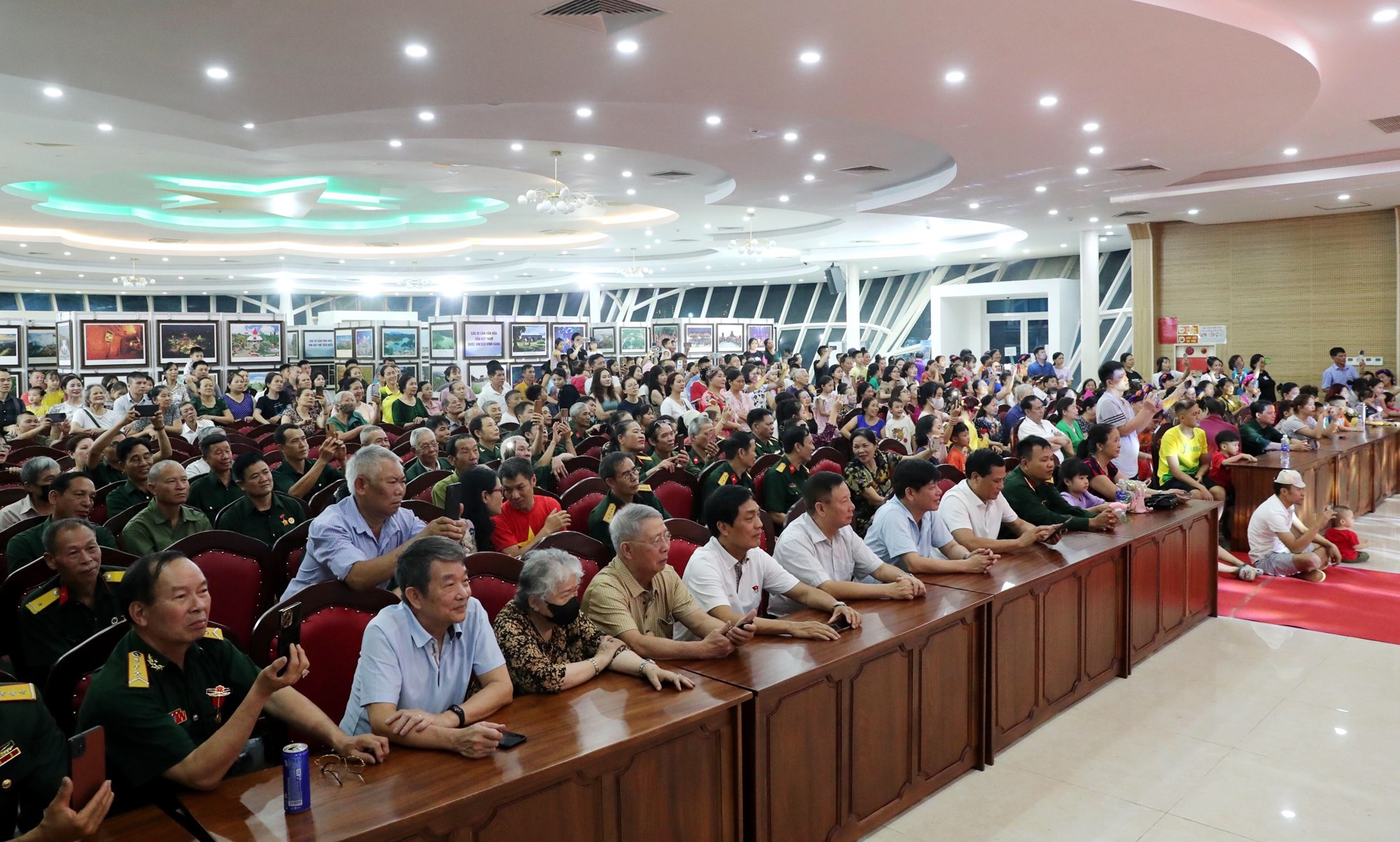 Nhiều hoạt động văn hoá, nghệ thuật hút khách - ảnh 7