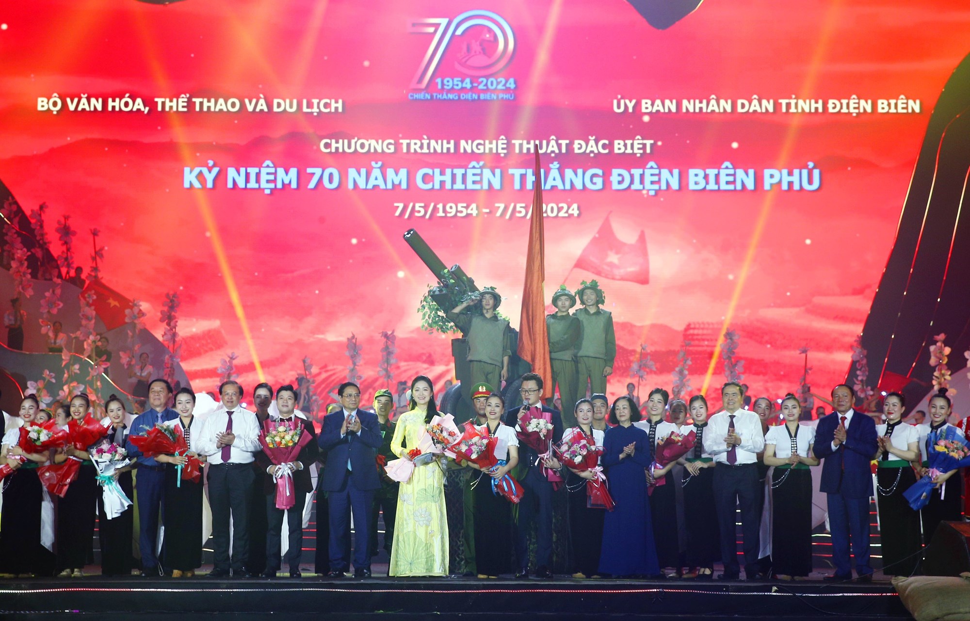 Bản hùng ca “Điện Biên Phủ- Mốc vàng lịch sử” - ảnh 15