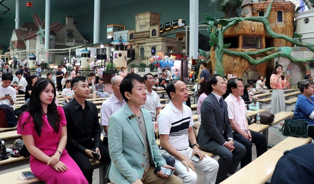 Ấn tượng chương trình nghệ thuật “Mời bạn đến Việt Nam quê hương tôi” - ảnh 2