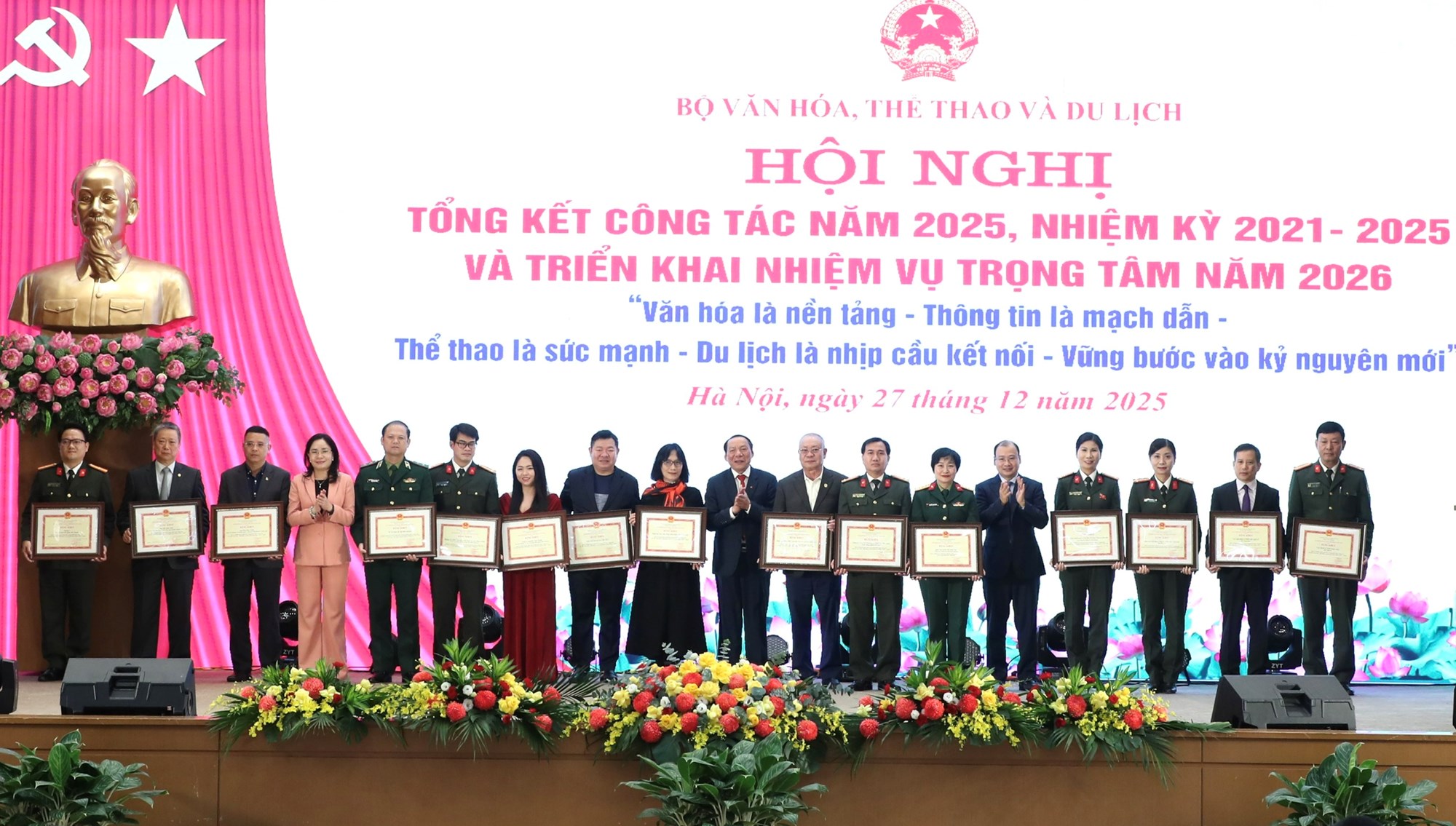 Tôn vinh những cá nhân, tập thể đóng góp tiêu biểu cho ngành VHTTDL - ảnh 3