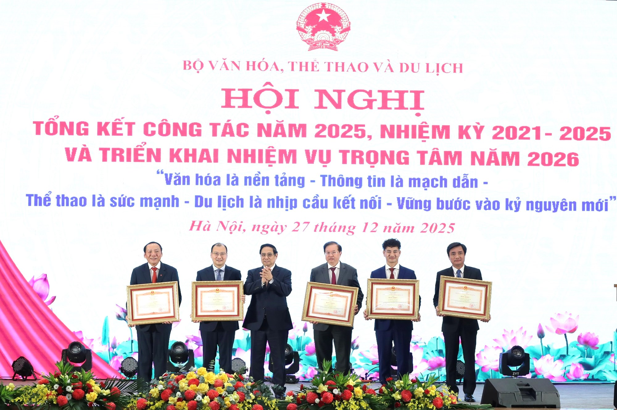 Tôn vinh những cá nhân, tập thể đóng góp tiêu biểu cho ngành VHTTDL - ảnh 4