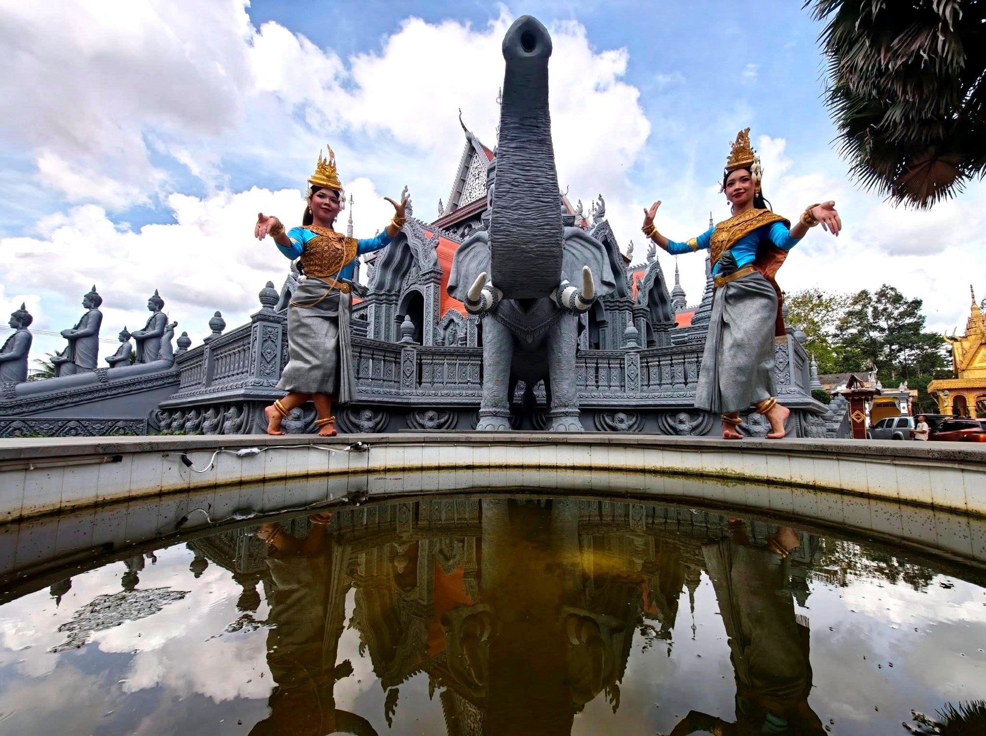Huyền thoại Khmer Nam Bộ và những khuôn hình gây choáng ngợp - ảnh 3