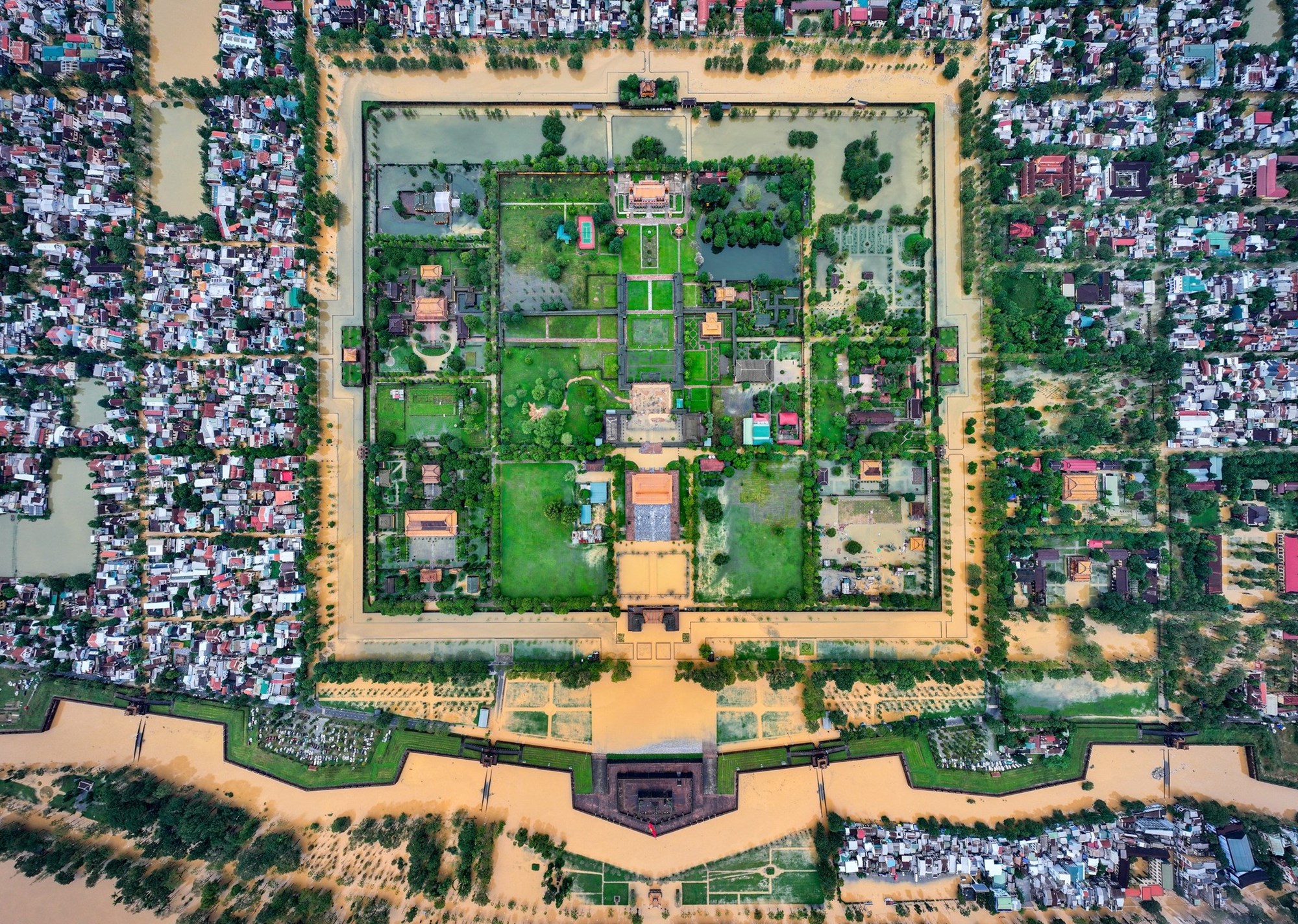 (Emagazine) Bài 1: Di sản Huế đối diện nhiều thách thức - ảnh 11