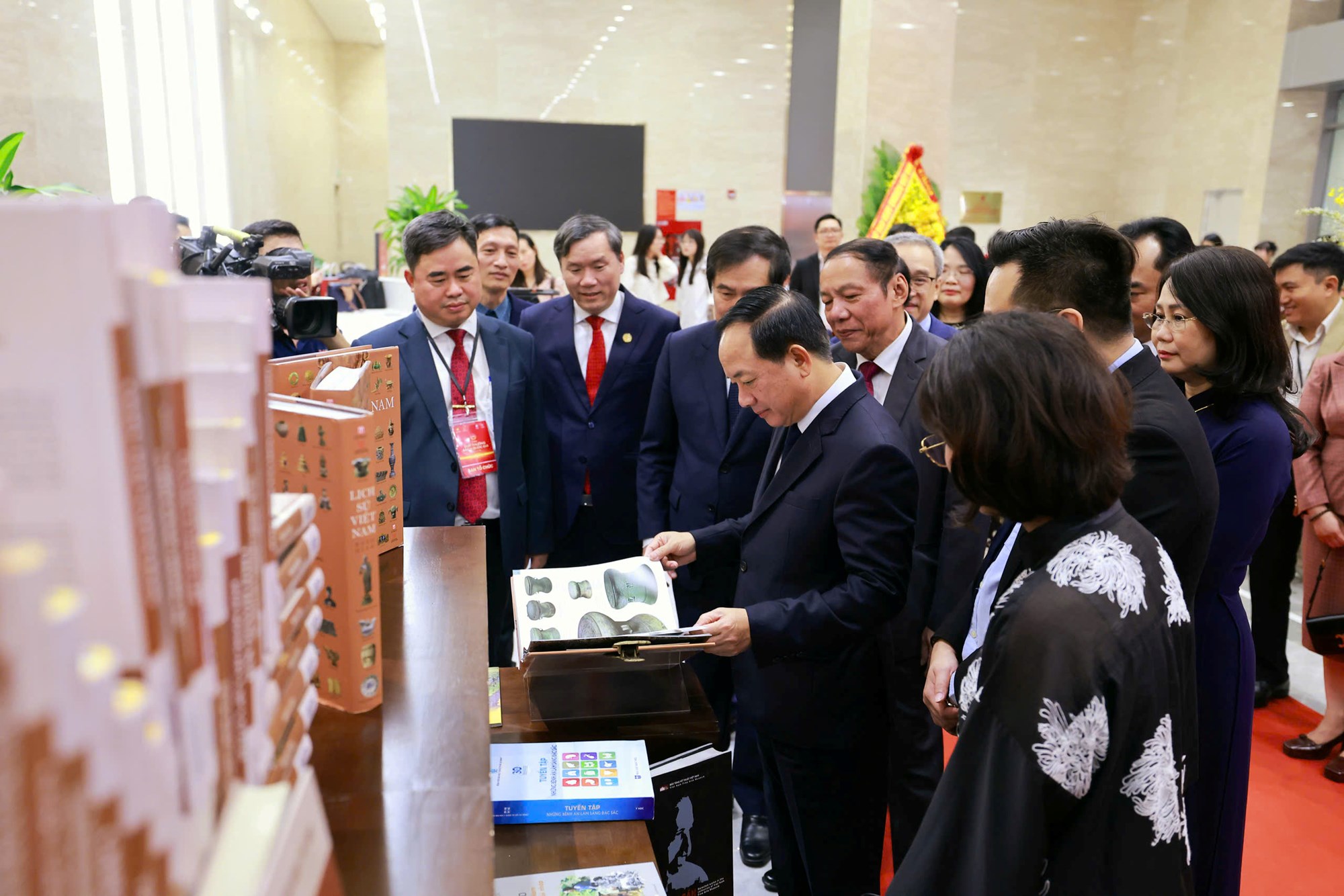 Bài phát biểu của đồng chí Trịnh Văn Quyết, Ủy viên Bộ Chính trị, Bí thư Trung ương Đảng, Trưởng Ban Tuyên giáo và Dân vận Trung ương tại Lễ trao Giải thưởng Sách quốc gia lần thứ VIII - ảnh 2