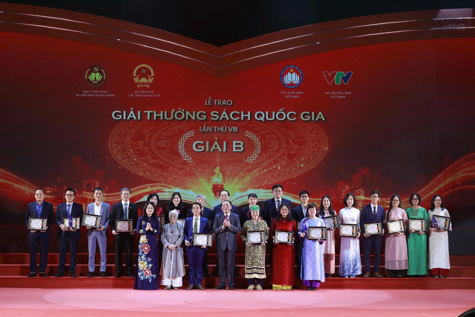 Bài phát biểu của đồng chí Trịnh Văn Quyết, Ủy viên Bộ Chính trị, Bí thư Trung ương Đảng, Trưởng Ban Tuyên giáo và Dân vận Trung ương tại Lễ trao Giải thưởng Sách quốc gia lần thứ VIII - ảnh 4