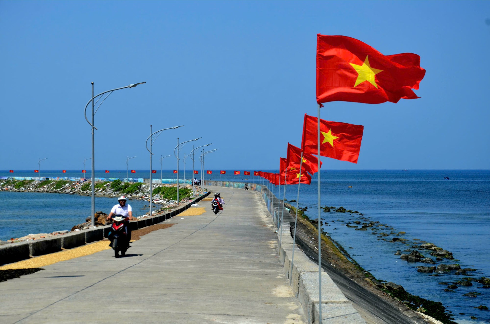 (Emagazine) Đánh thức lợi thế “rừng – biển”, Quảng Ngãi tăng lực hút đầu tư du lịch – dịch vụ - ảnh 15