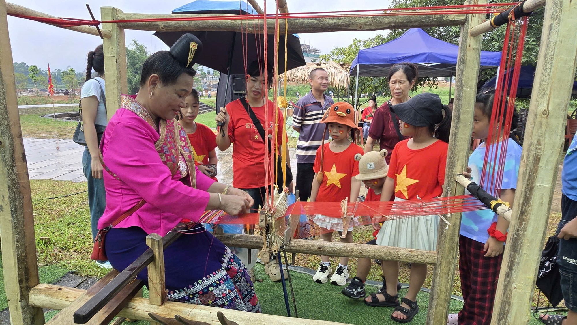 (Emagazine) Đến Làng đi chợ vùng cao dịp 30.4 - 1.5 - ảnh 7