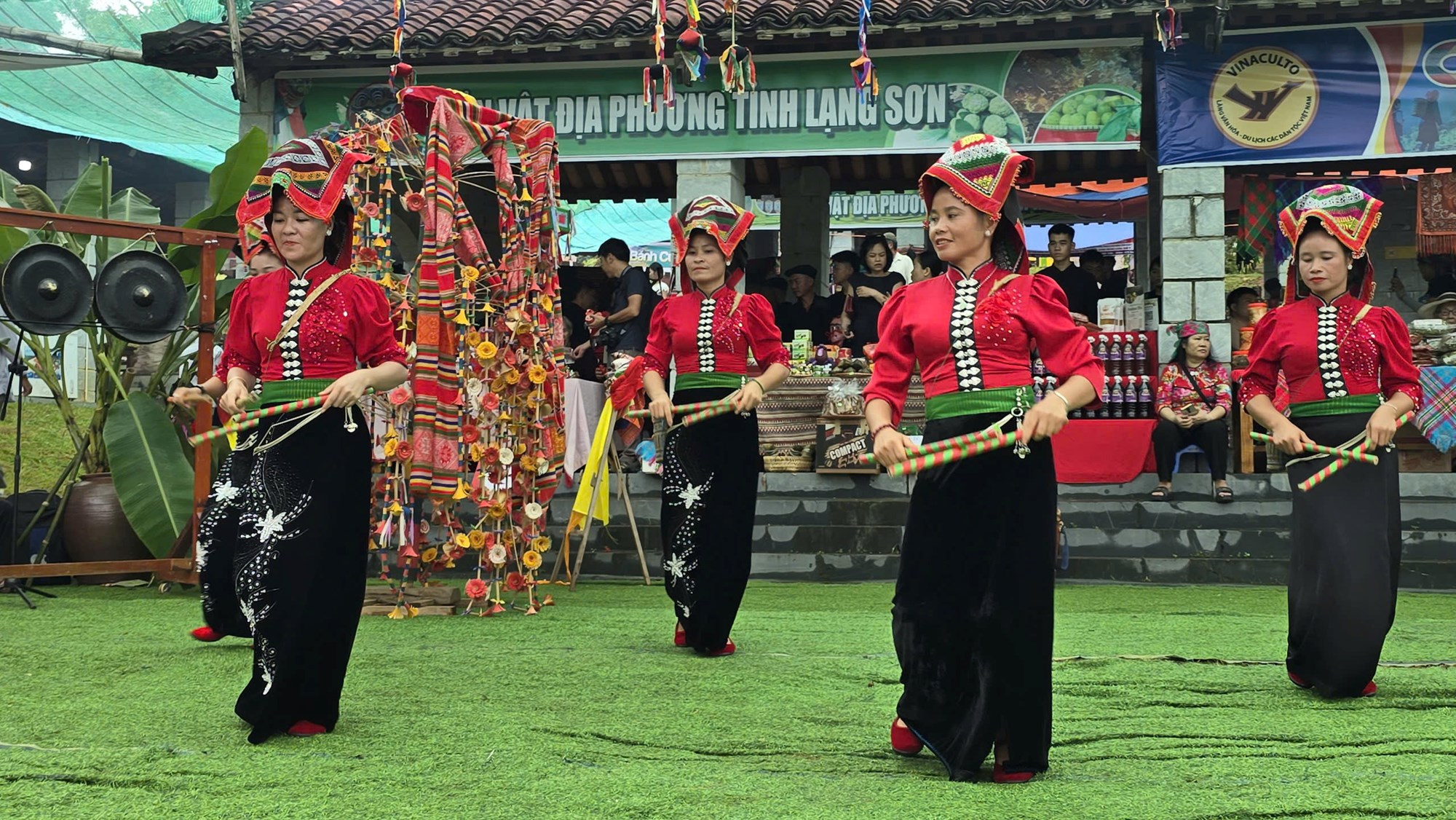 (Emagazine) Đến Làng đi chợ vùng cao dịp 30.4 - 1.5 - ảnh 8