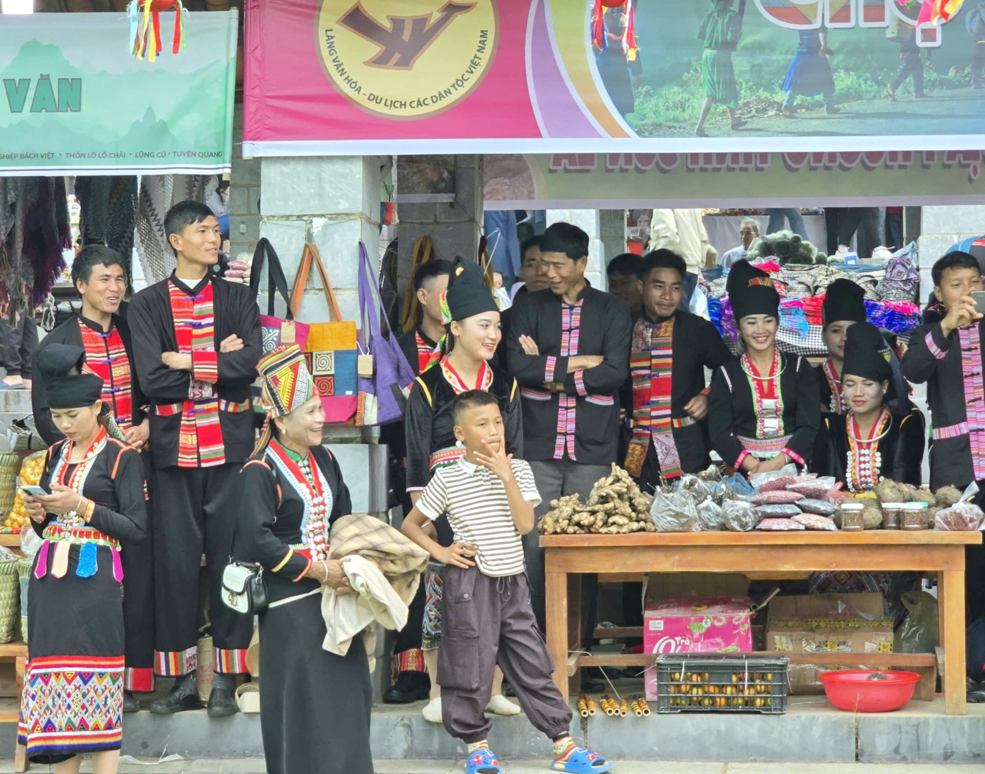 (Emagazine) Đến Làng đi chợ vùng cao dịp 30.4 - 1.5 - ảnh 3