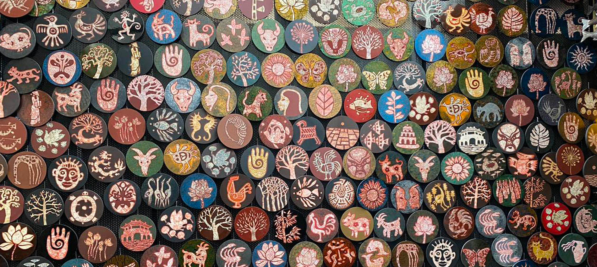 Tác phẩm sơn mài hiện đại tại làng nghề Hạ Thái kết hợp sáng tạo và truyền thống