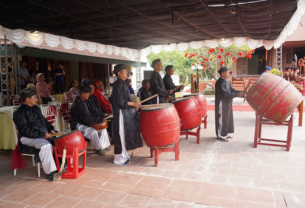 Màn đánh trống khai hội sôi động tại Lễ hội Đình Thi ở Như Xuân