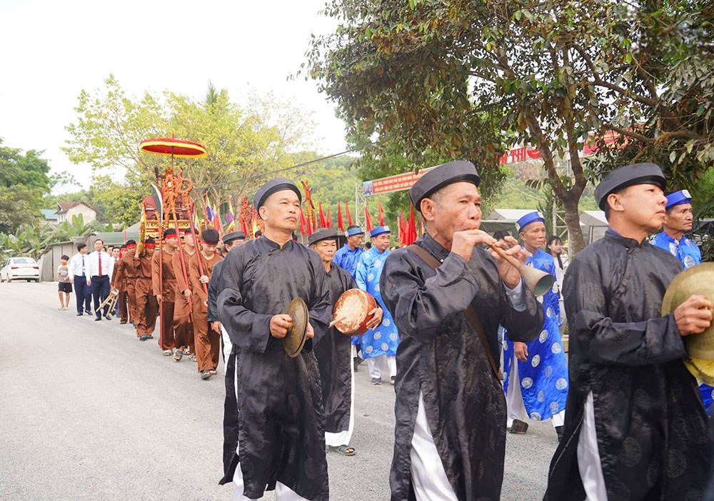 Đoàn rước kiệu trang nghiêm tại Lễ hội Đình Thi ở Như Xuân