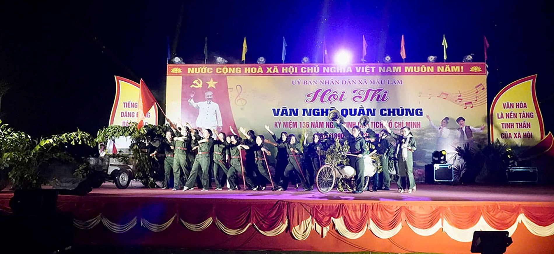 Toàn cảnh lễ bế mạc hội thi văn nghệ quần chúng xã Mậu Lâm năm 2026