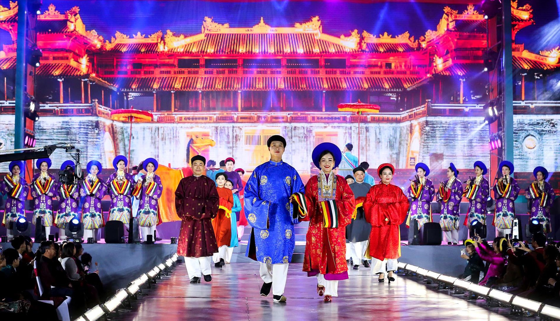 Bài 2: Những người giữ hồn áo dài ở xứ người - ảnh 10