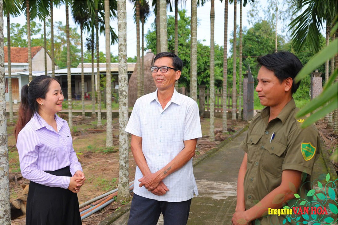 Cán bộ trao đổi, lắng nghe ý kiến người dân tại khu dân cư, tăng cường sự gắn kết giữa chính quyền và nhân dân