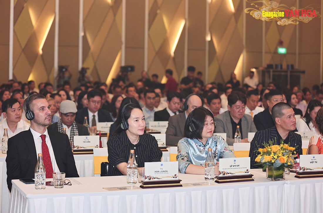 Đại biểu tham dự hội nghị xúc tiến phát triển các ngành công nghiệp văn hóa tại Đà Nẵng