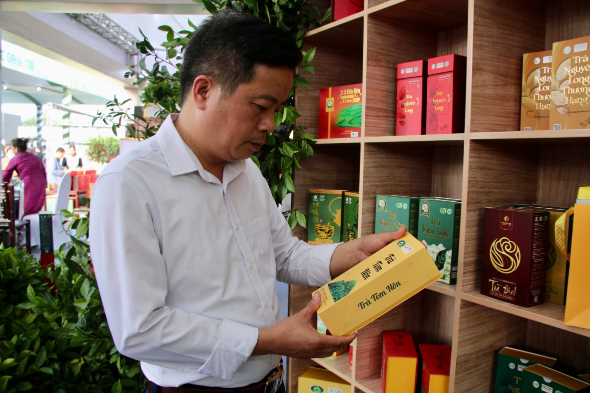 Biển người đổ về thưởng trà giữa quảng trường lớn nhất Thái Nguyên - ảnh 5