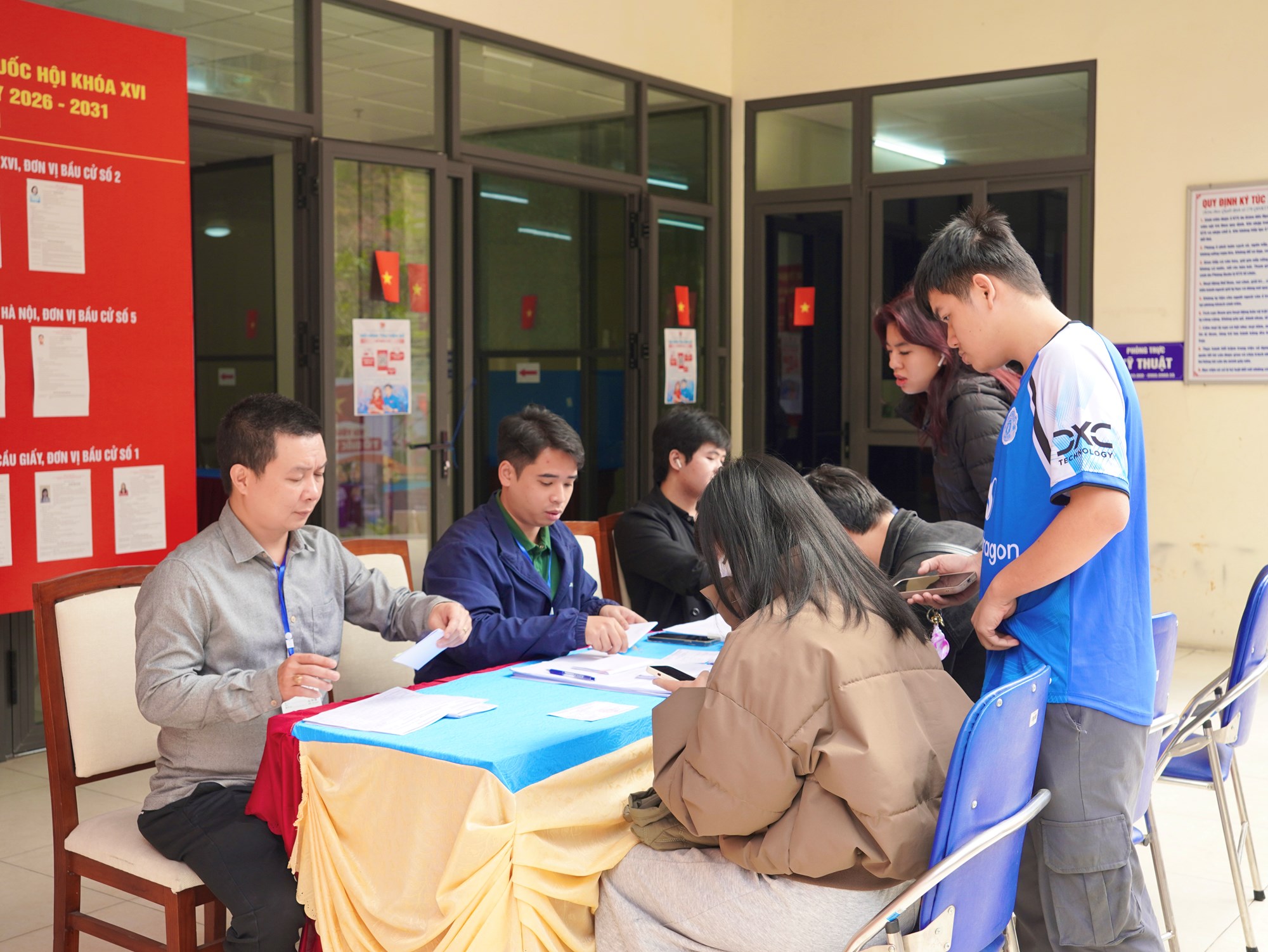 Sinh viên Thủ đô trước ngày bầu cử - ảnh 2