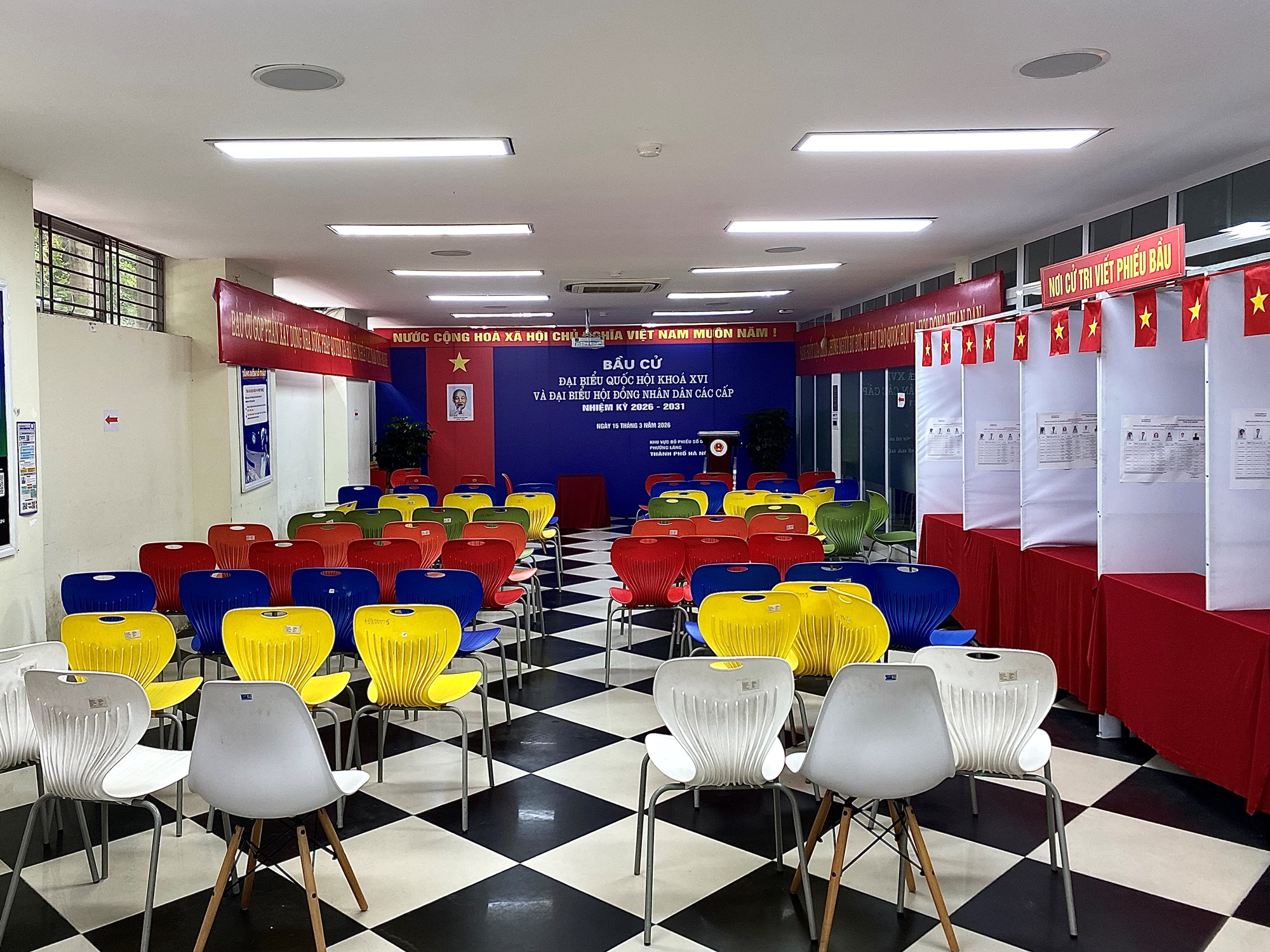 Sinh viên Thủ đô trước ngày bầu cử - ảnh 7