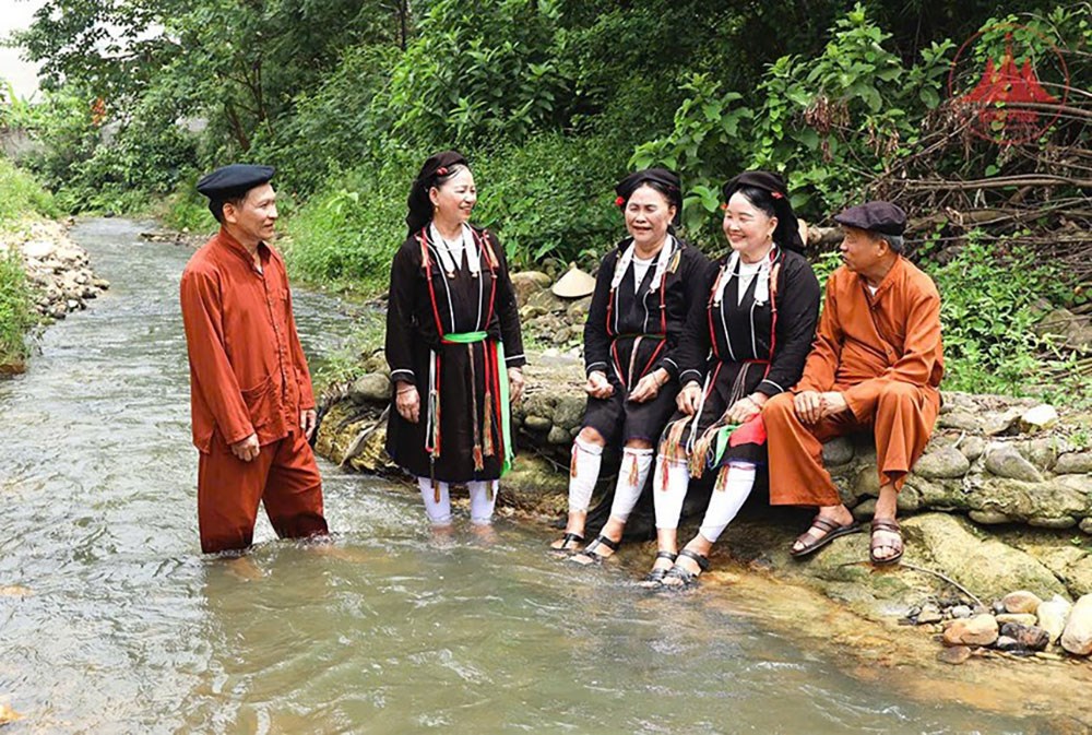 Người trẻ Bình Tuyền học hát Soọng cô và tiếng dân tộc Sán Dìu