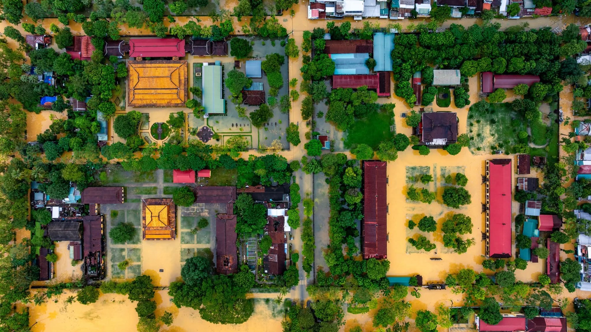 Khu di sản Huế trong ngày mưa lũ  - ảnh 7