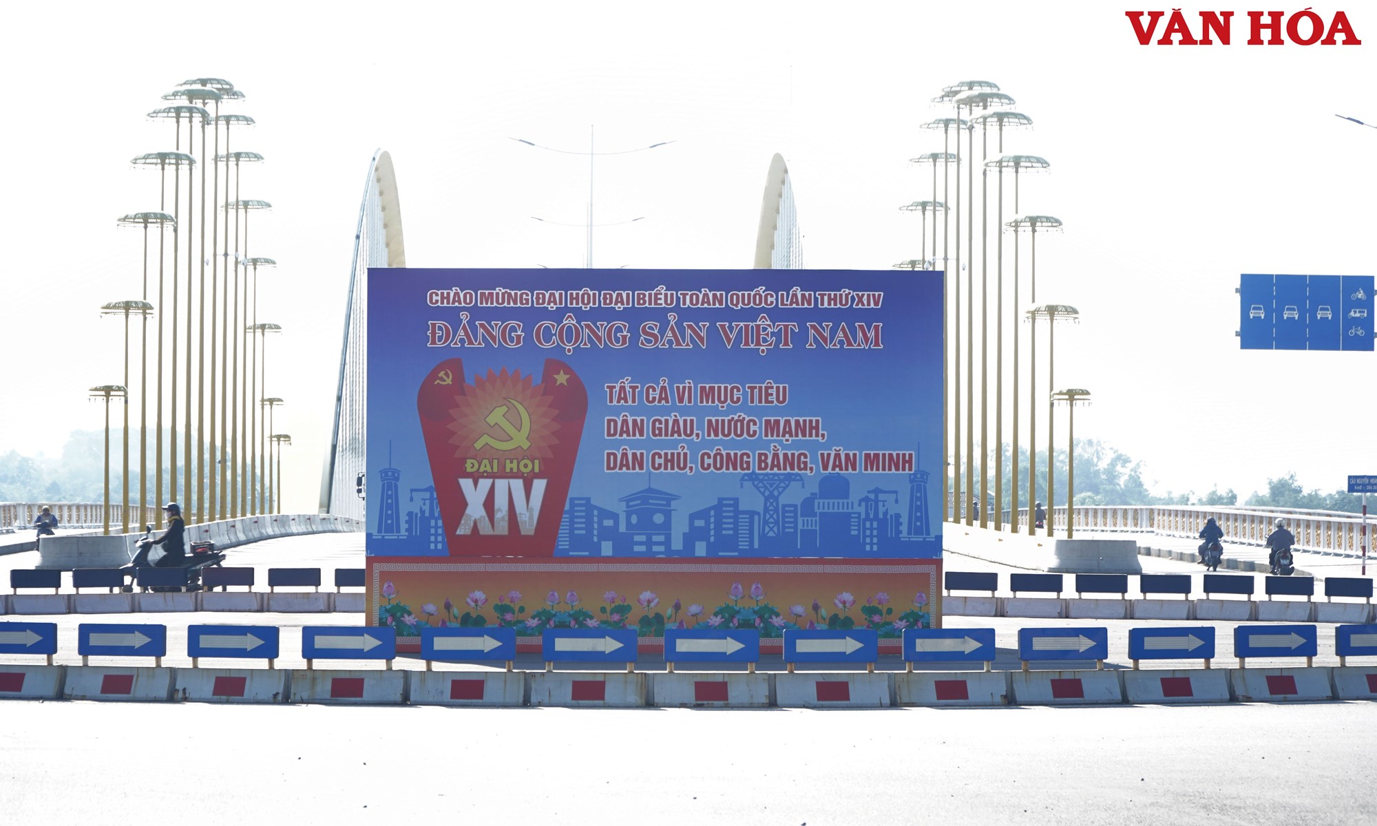 TP. Huế rực rỡ cờ hoa chào mừng Đại hội XIV của Đảng  - ảnh 5