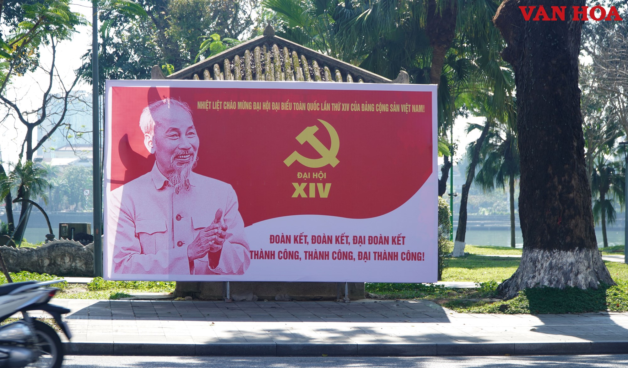 TP. Huế rực rỡ cờ hoa chào mừng Đại hội XIV của Đảng  - ảnh 4