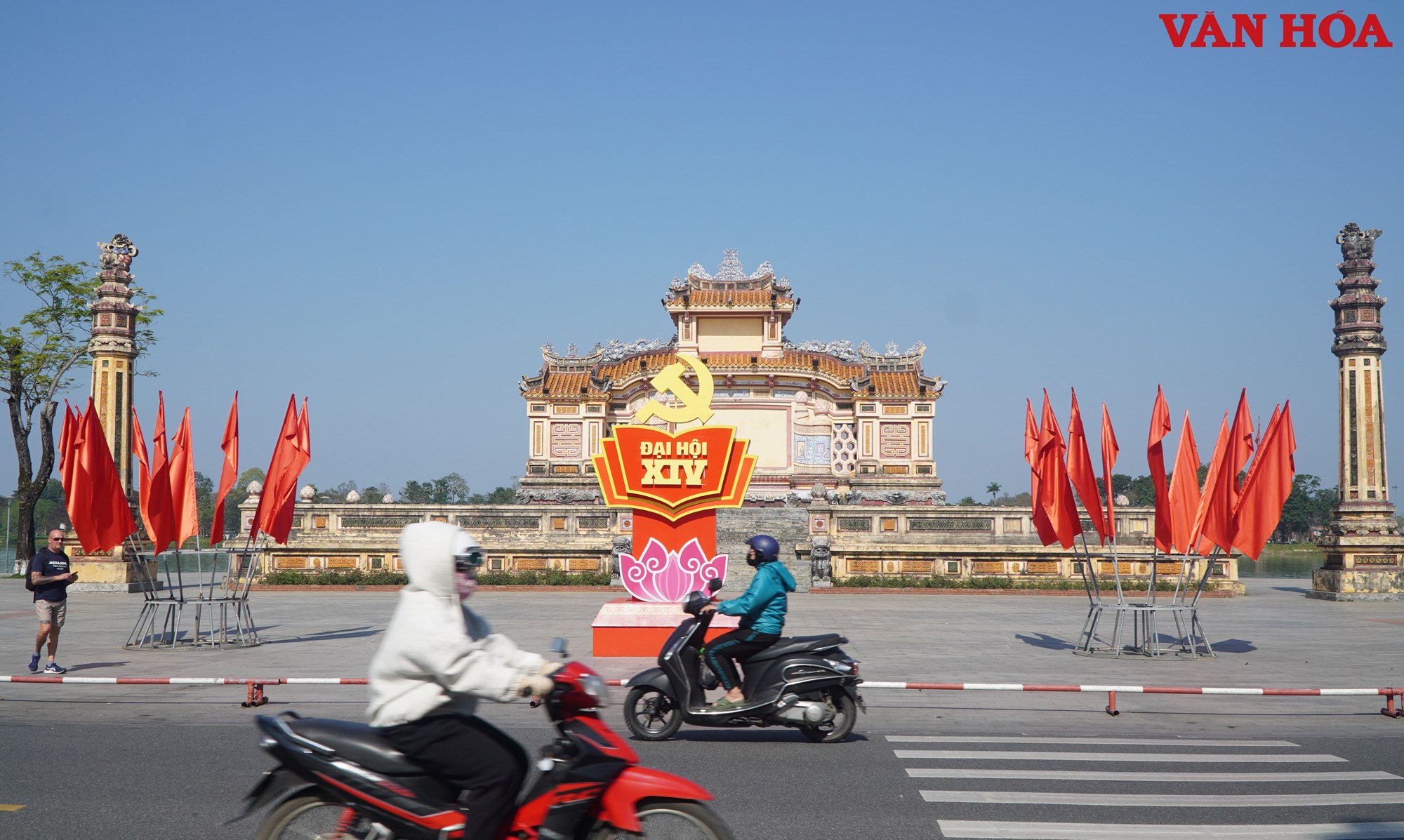 TP. Huế rực rỡ cờ hoa chào mừng Đại hội XIV của Đảng  - ảnh 8
