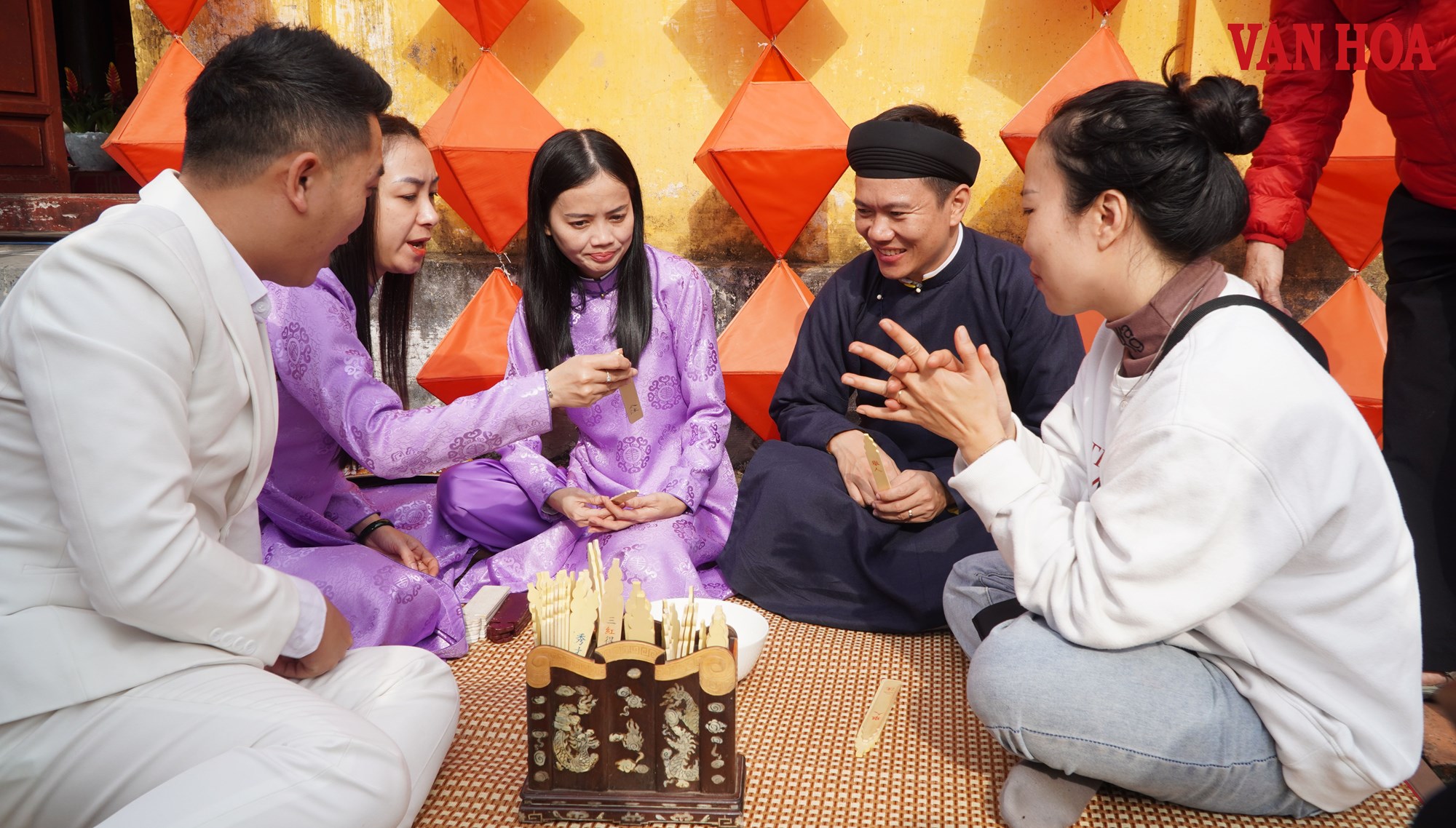 Cụ ông hơn 40 năm miệt mài giữ nghề làm xăm hường ở xứ Huế - ảnh 8