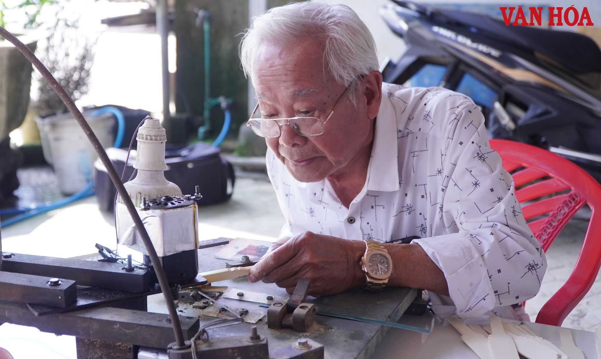 Cụ ông hơn 40 năm miệt mài giữ nghề làm xăm hường ở xứ Huế - ảnh 5