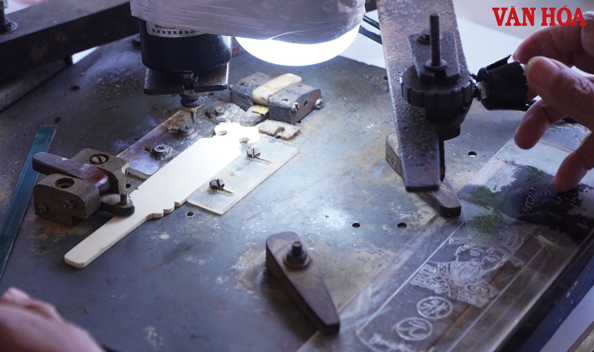 Cụ ông hơn 40 năm miệt mài giữ nghề làm xăm hường ở xứ Huế - ảnh 6