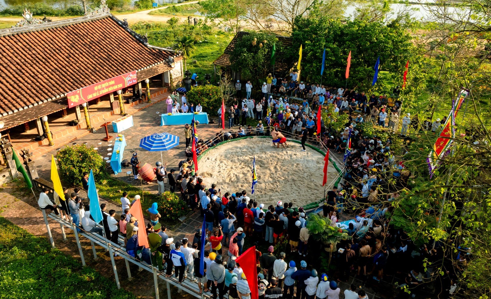 Người trẻ tranh tài tại Hội vật Thủ Lễ đầu năm mới - ảnh 6