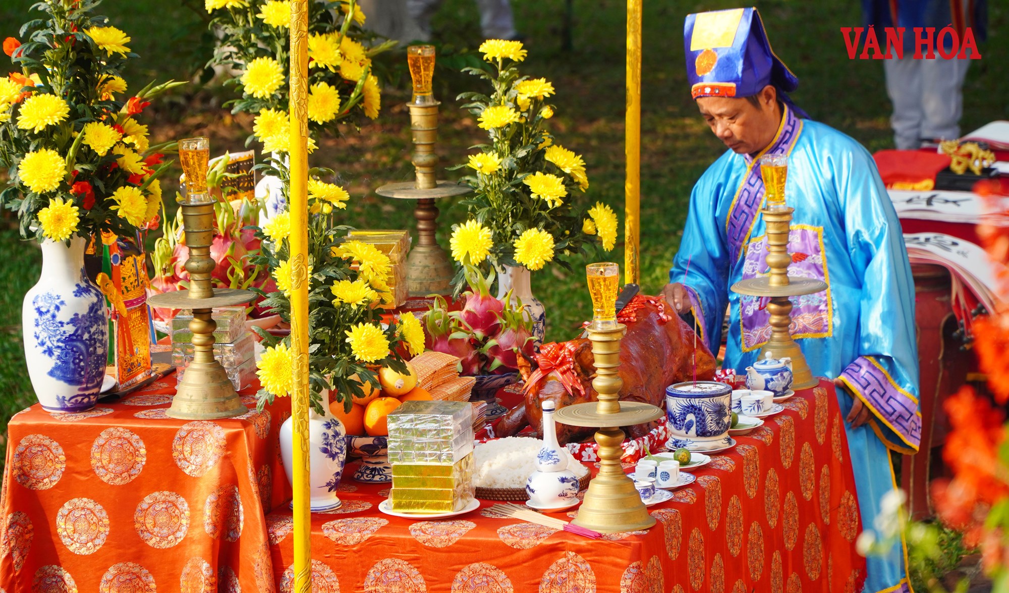 Hạ nêu và khai ấn, tặng chữ đầu năm cho du khách ở khu di sản Huế - ảnh 10