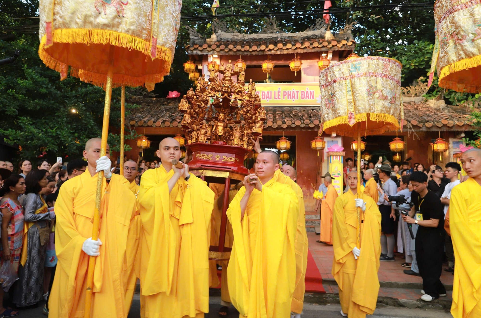 Trang nghiêm lễ rước Phật ở Cố đô Huế - ảnh 3
