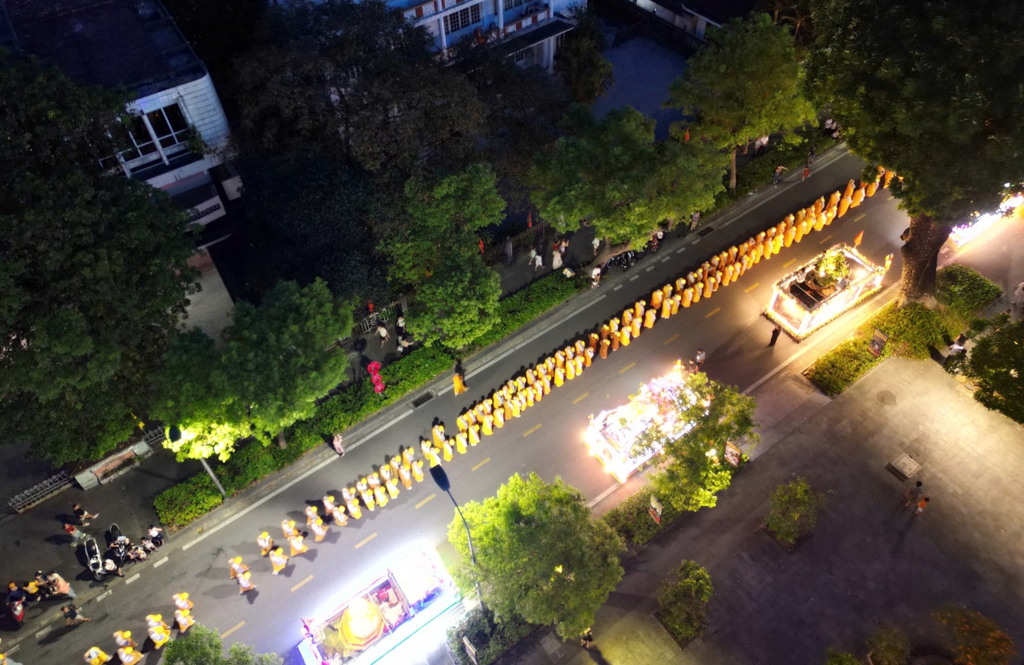 Trang nghiêm lễ rước Phật ở Cố đô Huế - ảnh 6