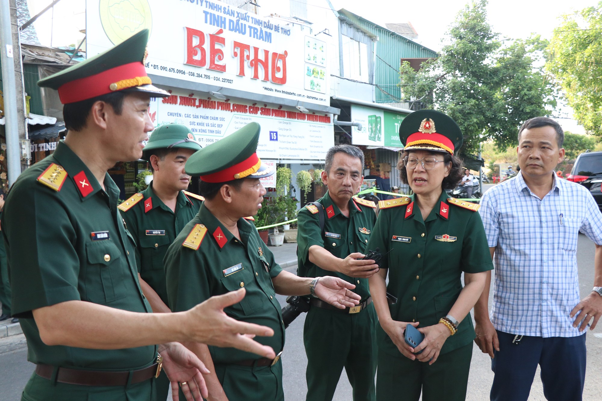 Sử dụng radar xuyên đất khảo sát tìm mộ liệt sĩ ở khu vực Kinh thành Huế - ảnh 2