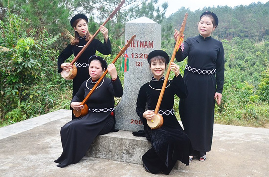 Người Tày ở Bình Liêu gìn giữ và trao truyền nghệ thuật hát Then qua nhiều thế hệ