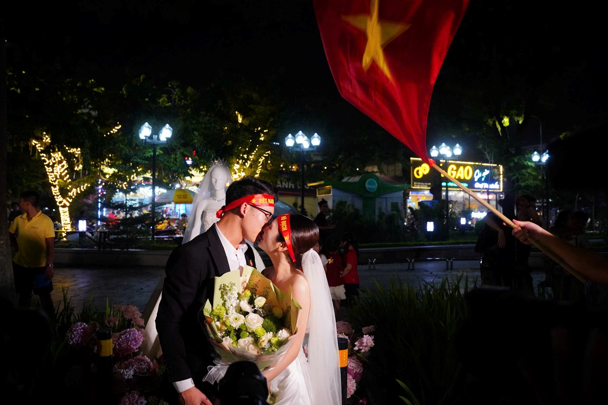 Đêm không ngủ ăn mừng chức vô địch ASEAN Cup của đội tuyển Việt Nam - ảnh 15