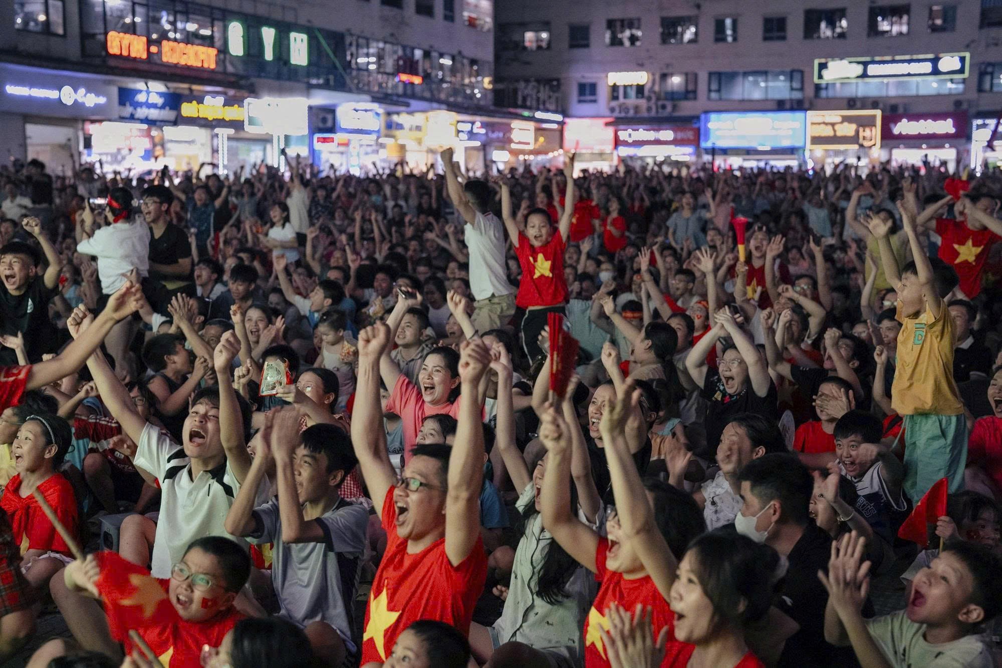 Đêm không ngủ ăn mừng chức vô địch ASEAN Cup của đội tuyển Việt Nam - ảnh 20